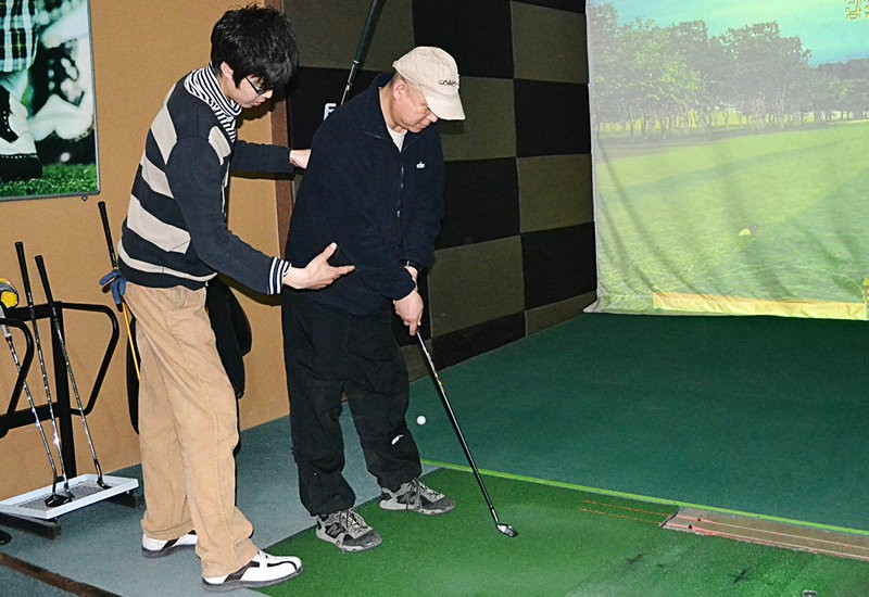 室内高尔夫|济南公社组织魅力72高球体验 2011